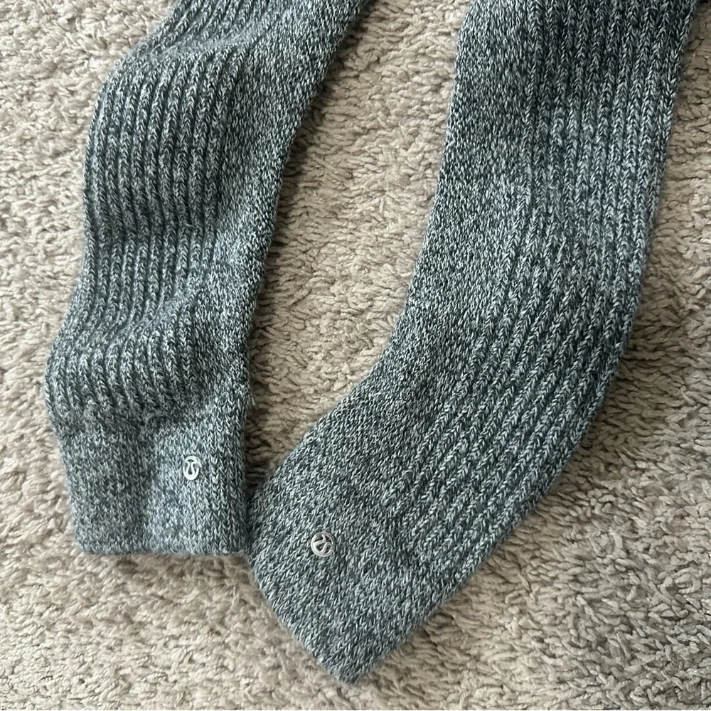 Lululemon Athletica Charcoal and Black Knit Women’s Leg Warmers - Picture 4 of 4
